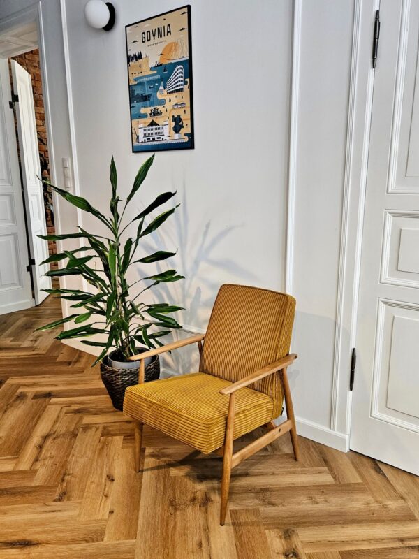 Mid-Century Sessel „Cordelia“ – Senfgelbes Cord­velours & Eichenholz – Bild 4